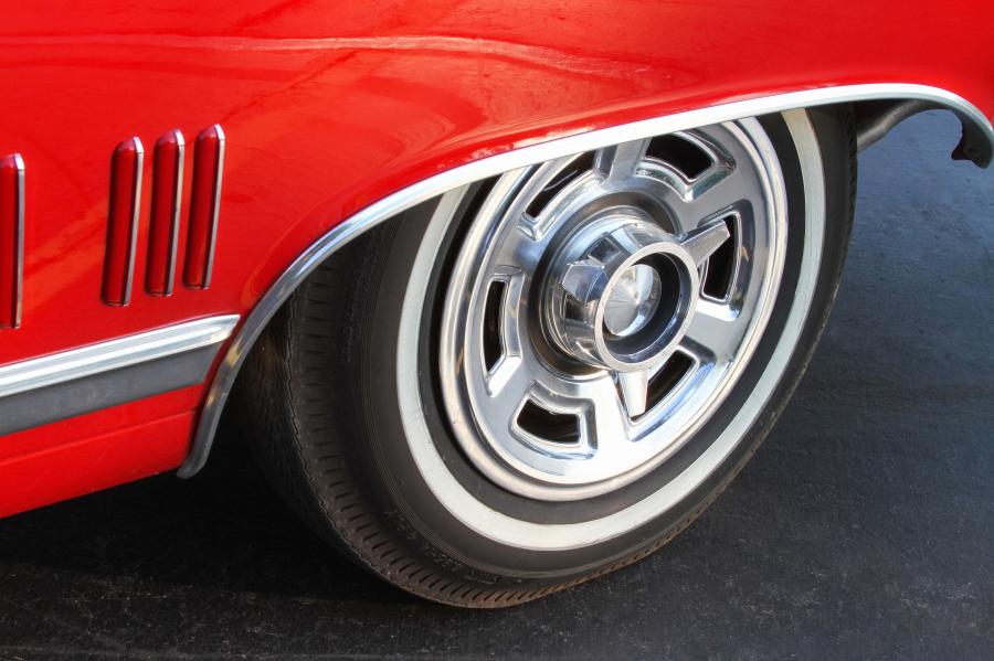 Колеса Acadian Beaumont SD Coupe 1965 года  (фото 11 из 14)
